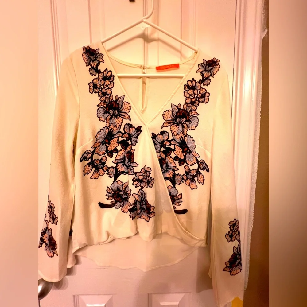 Lulumari faux cream top with floral design, size small
